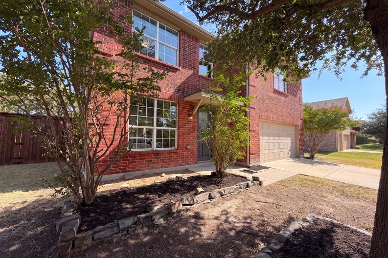 Photo 27 of 32 of 3933 Grizzly Hills Cir, Fort Worth, TX