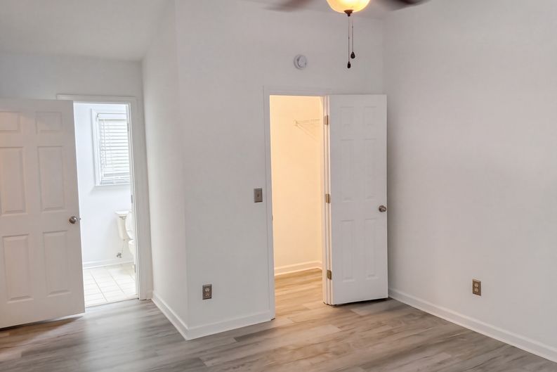 Photo 4 of 27 of 4219 King Edward Ct, Greensboro, NC