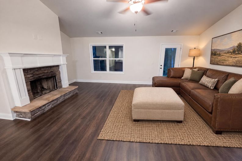 Photo 3 of 17 of 174 Pecan St, Danielsville, GA