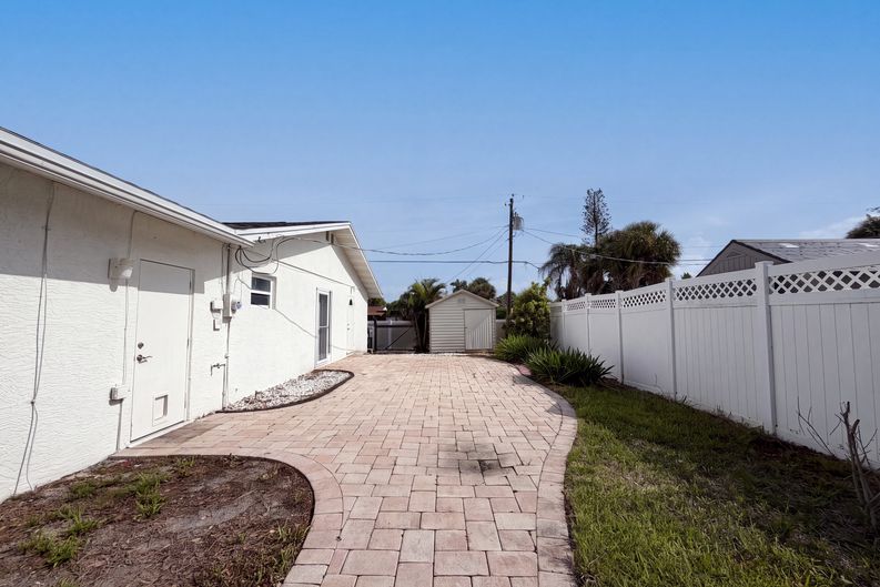 Photo 28 of 30 of 1672 Jupiter Rd, Venice, FL