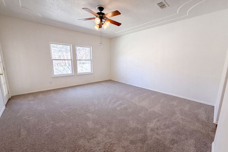 Photo 4 of 29 of 9809 Buckeye St NW, Albuquerque, NM