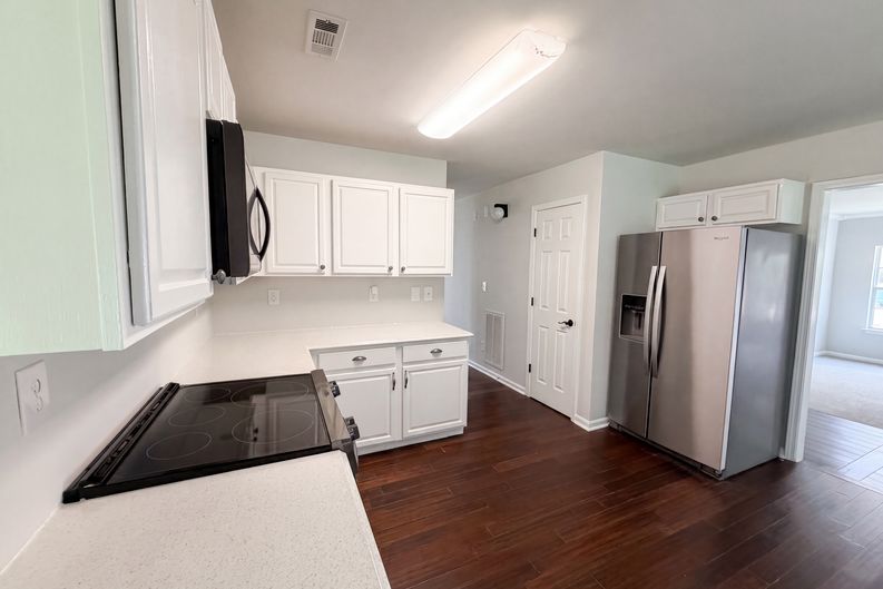 Photo 8 of 23 of 4024 Fifendrum Ln, Charlotte, NC
