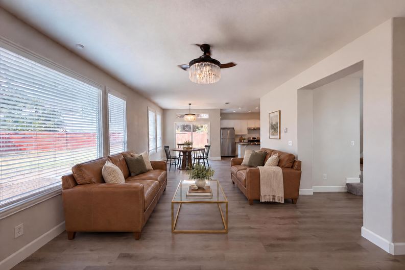 Photo 12 of 35 of 2571 Cantara Ct, Sacramento, CA