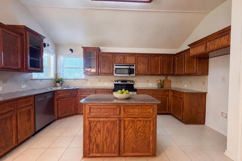 Photo 6 of 17 of 5415 Foxhill Rd, Temple, TX