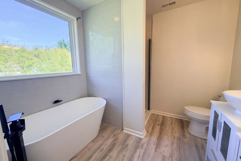 Photo 15 of 18 of 6032 Briggs Dr, Charlotte, NC