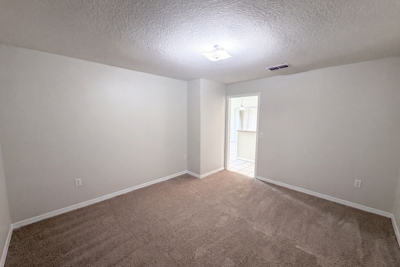 Photo 18 of 27 of 37209 Grassy Hill Ln, Dade City, FL