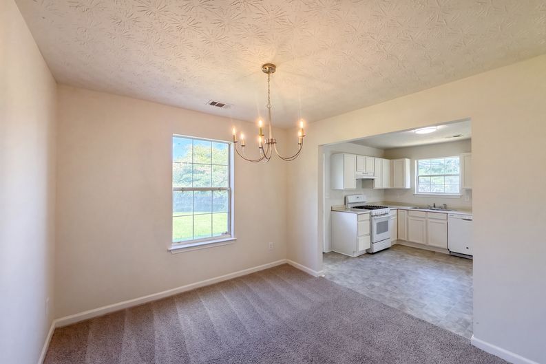 Photo 10 of 24 of 5721 Blackberry Row, Ellenwood, GA