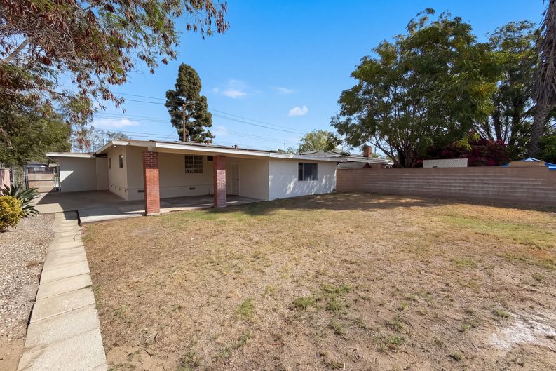 Photo 5 of 20 of 17787 Ivy Ave, Fontana, CA