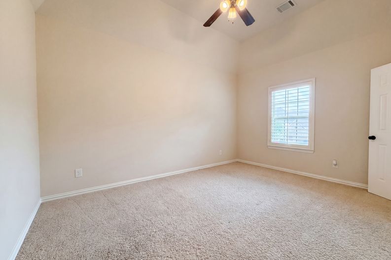 Photo 19 of 30 of 27911 Warren Park Dr, Katy, TX