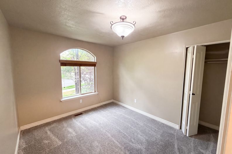 Photo 18 of 31 of 14496 S Fox Creek Dr, Herriman, UT