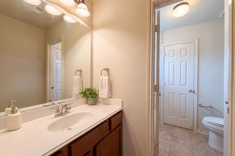 Photo 21 of 25 of 4710 Autumn Pine Ln, Houston, TX