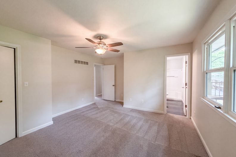 Photo 8 of 21 of 2909 Sagebrush Dr, Lawrence, KS