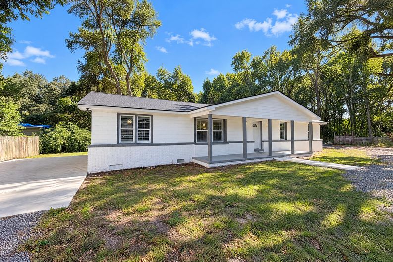 Photo 18 of 19 of 1729 N Highway 17, Mount Pleasant, SC