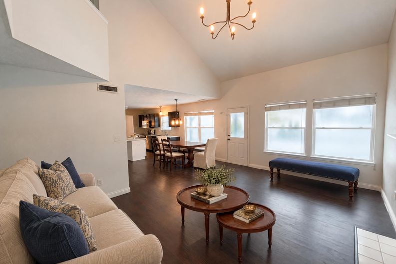Photo 7 of 21 of 5259 Baysdon Cir, Indianapolis, IN
