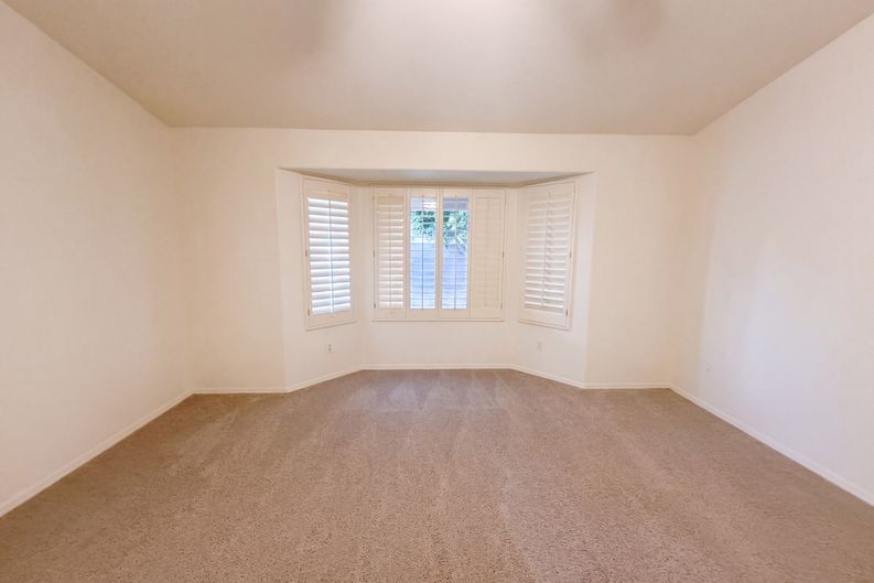 Photo 4 of 27 of 7925 W Harmony Ln, Peoria, AZ