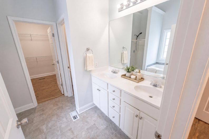 Photo 13 of 43 of 8230 Mossybrook Ln, Douglasville, GA