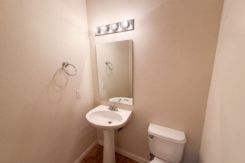 Photo 15 of 36 of 12016 Timber Heights Dr, Austin, TX