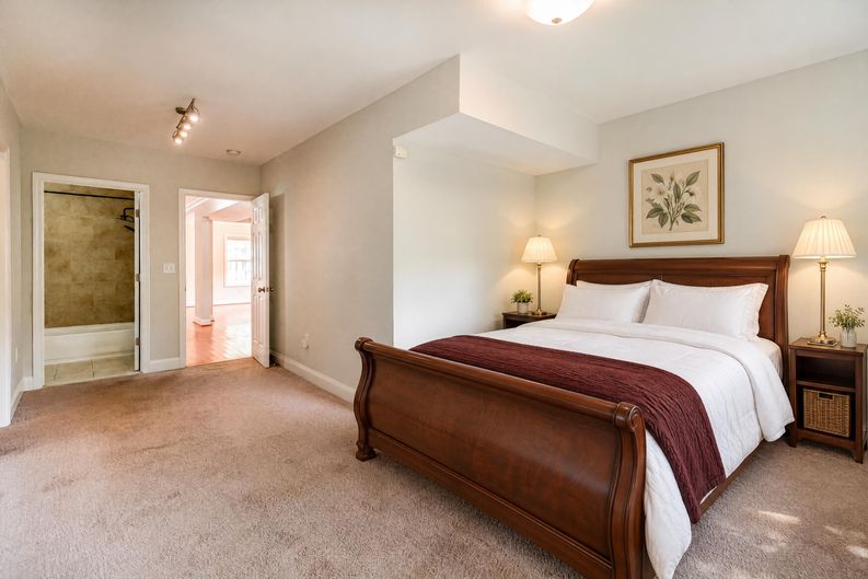 Photo 9 of 20 of 4933 Lee St NE, Washington, DC