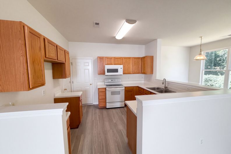 Photo 6 of 35 of 4735 Nijinsky Ct, Charlotte, NC