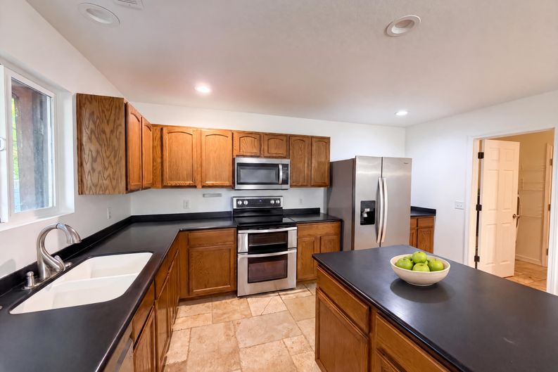 Photo 8 of 26 of 866 S 1580 W, Lehi, UT