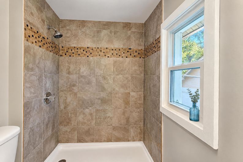 Photo 18 of 30 of 6321 Roe St, Cincinnati, OH
