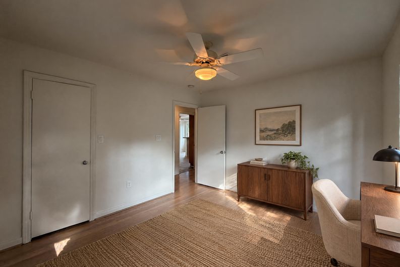 Photo 17 of 29 of 3026 Deal St, Houston, TX