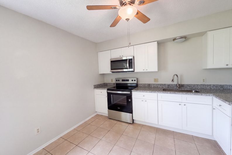 Photo 8 of 24 of 1262 Padgett Cir, Lady Lake, FL