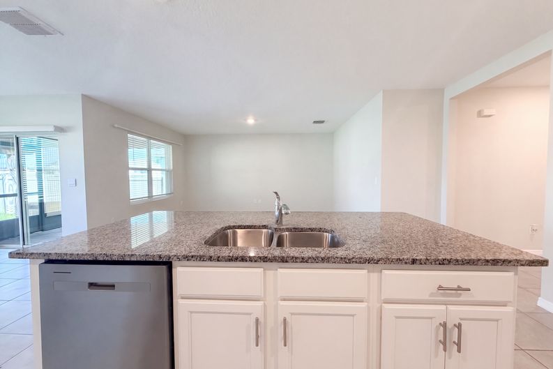 Photo 8 of 25 of 2112 Elio Ridge Dr, Zellwood, FL