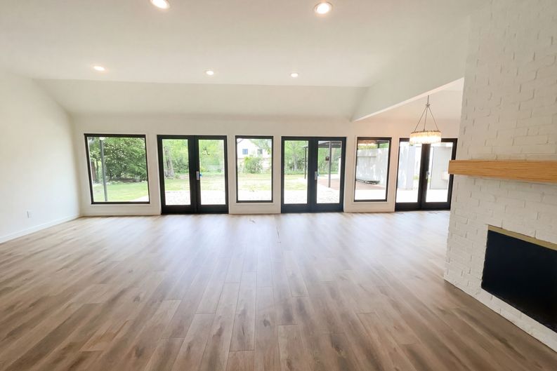 Photo 7 of 24 of 7121 Winding Creek Rd, Dallas, TX