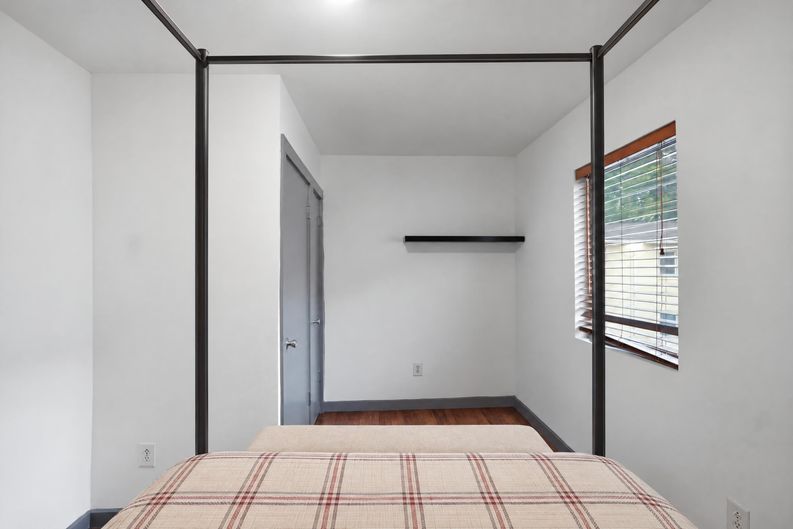 Photo 9 of 17 of 561 Formwalt St SW, Atlanta, GA