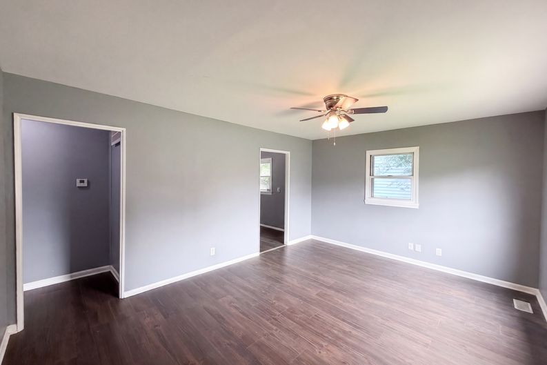 Photo 7 of 16 of 4206 E 16th St, Indianapolis, IN