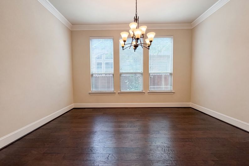 Photo 11 of 30 of 27911 Warren Park Dr, Katy, TX