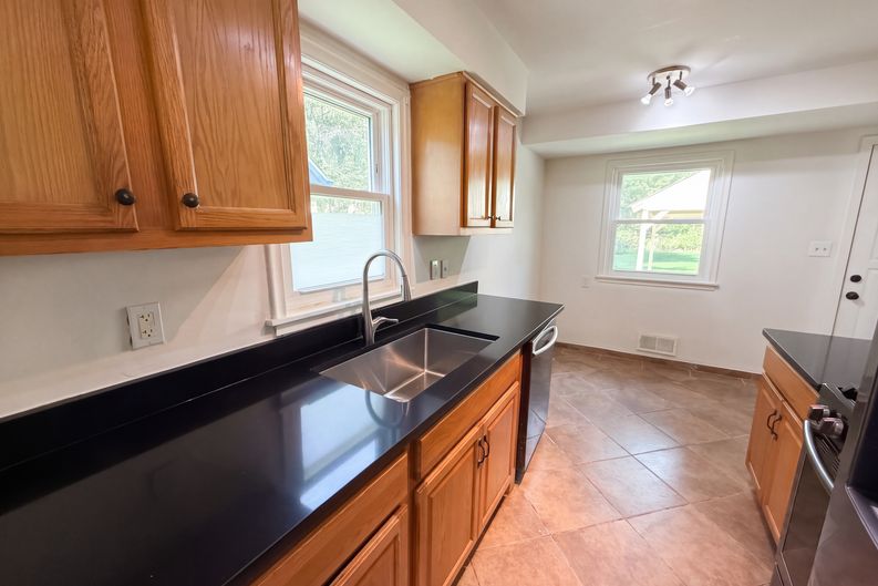 Photo 6 of 30 of 2517 Nokomis Ave, St. Paul, MN