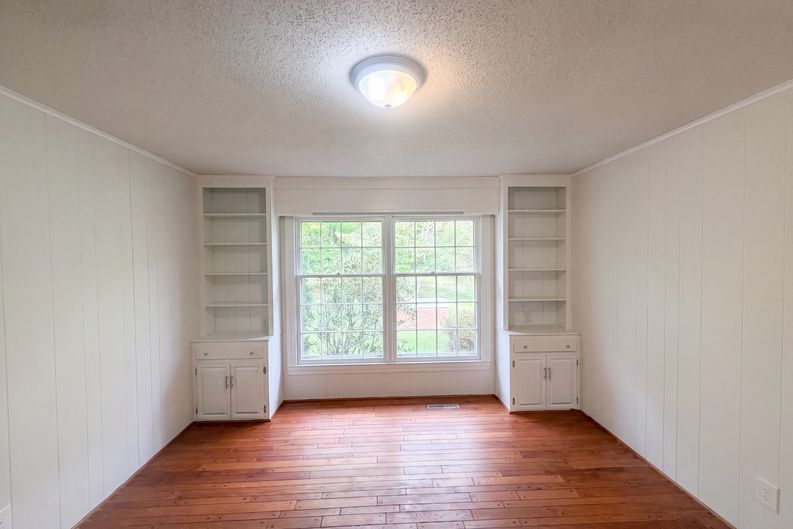 Photo 10 of 20 of 3828 Waterview Rd, High Point, NC