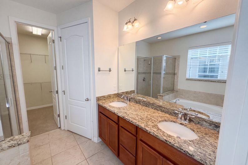 Photo 22 of 39 of 8231 Laureate Blvd, Orlando, FL