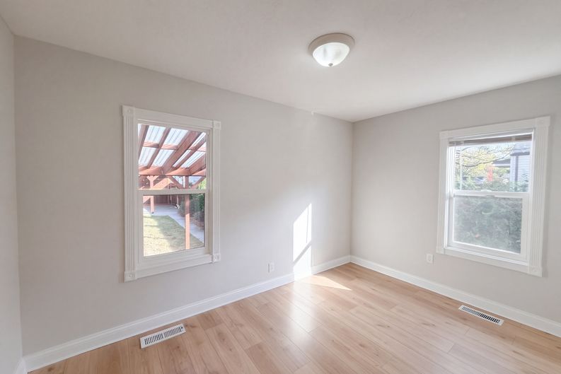 Photo 4 of 40 of 2790 Azelda St, Columbus, OH