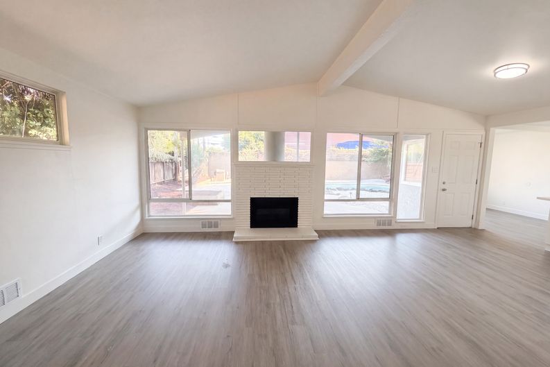 Photo 3 of 29 of 4224 Boone Ln, Sacramento, CA