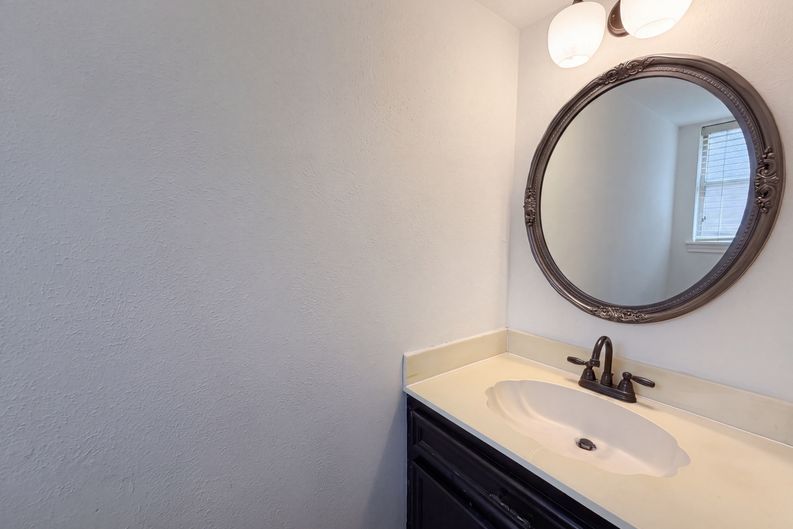 Photo 18 of 27 of 5615 Spanish Oak Dr, Houston, TX