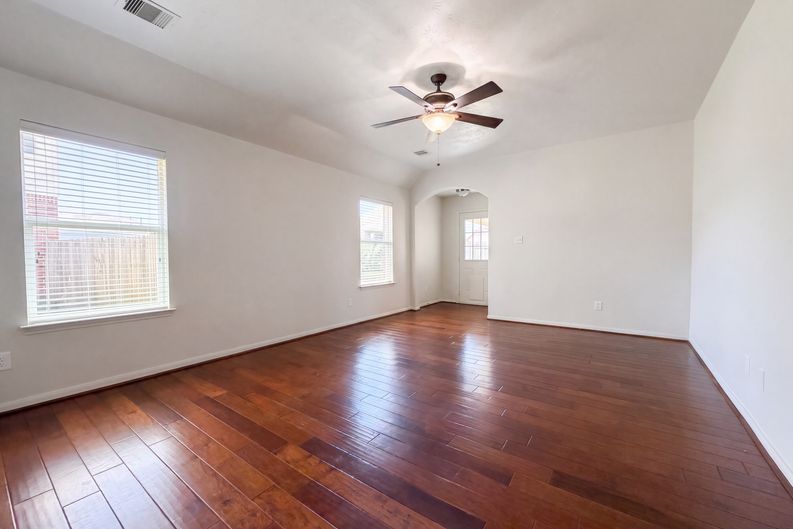 Photo 7 of 21 of 11327 Grass Lake Ln, Richmond, TX