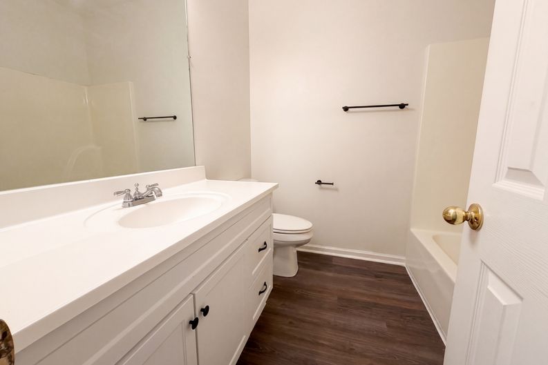 Photo 17 of 20 of 101 Cambridge Pointe Dr, Alabaster, AL