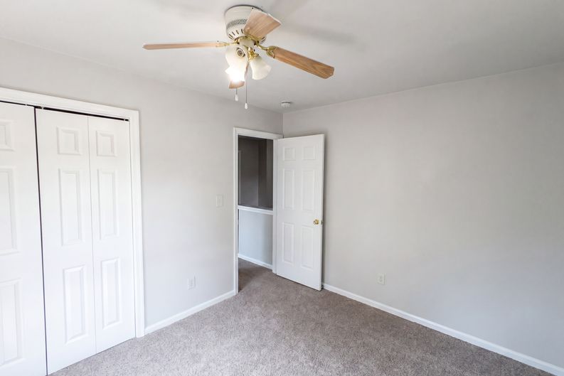 Photo 9 of 25 of 625 E Princess Anne Rd, Norfolk, VA