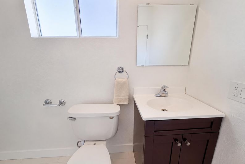 Photo 20 of 29 of 1110 Queen Anne Pl, Los Angeles, CA