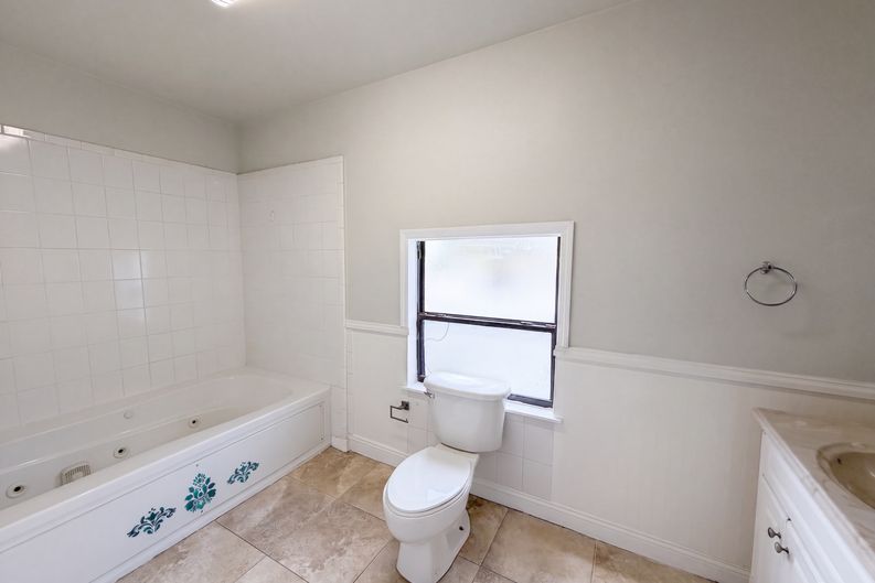 Photo 12 of 19 of 3225 Cleveland Heights Blvd, Lakeland, FL
