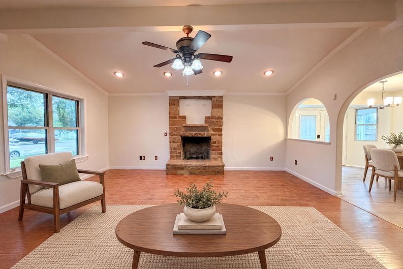 Photo 8 of 18 of 203 W Hogan Dr, Copperas Cove, TX