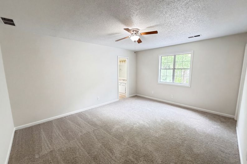 Photo 18 of 23 of 5073 Farm Valley Dr NE, Woodstock, GA