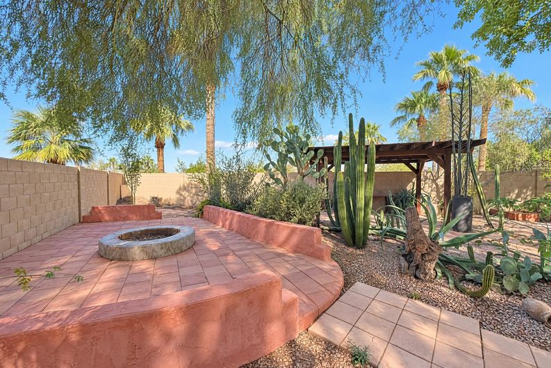 Photo 6 of 25 of 7746 W Wahalla Ln, Glendale, AZ