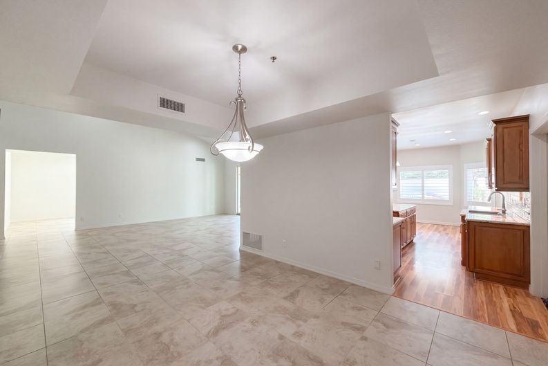 Photo 8 of 36 of 10240 E Cochise Dr, Scottsdale, AZ