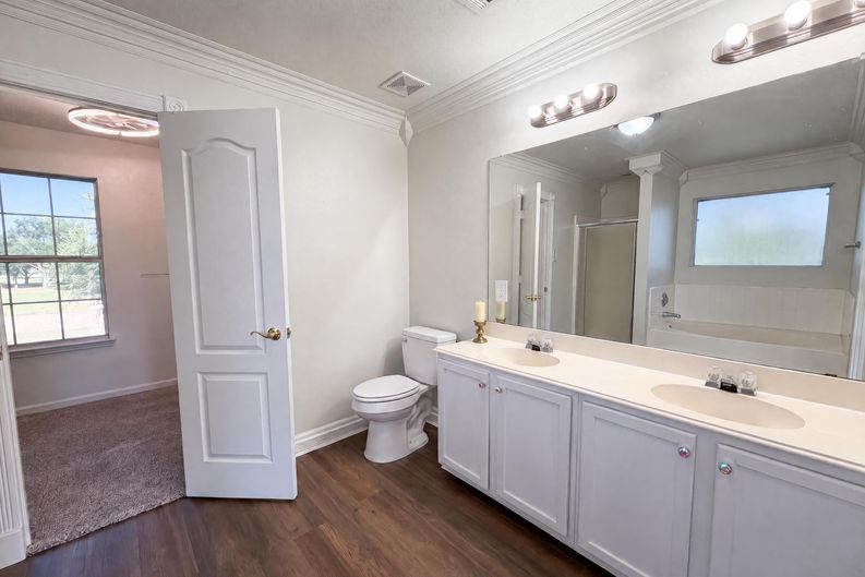 Photo 10 of 21 of 3940 Victory Ct, Midlothian, TX