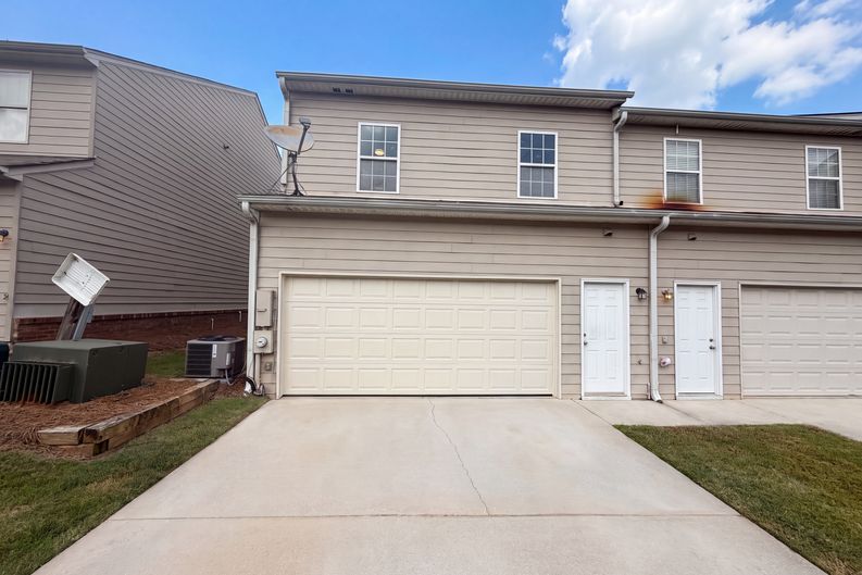 Photo 5 of 20 of 7553 Rutgers Cir, Fairburn, GA