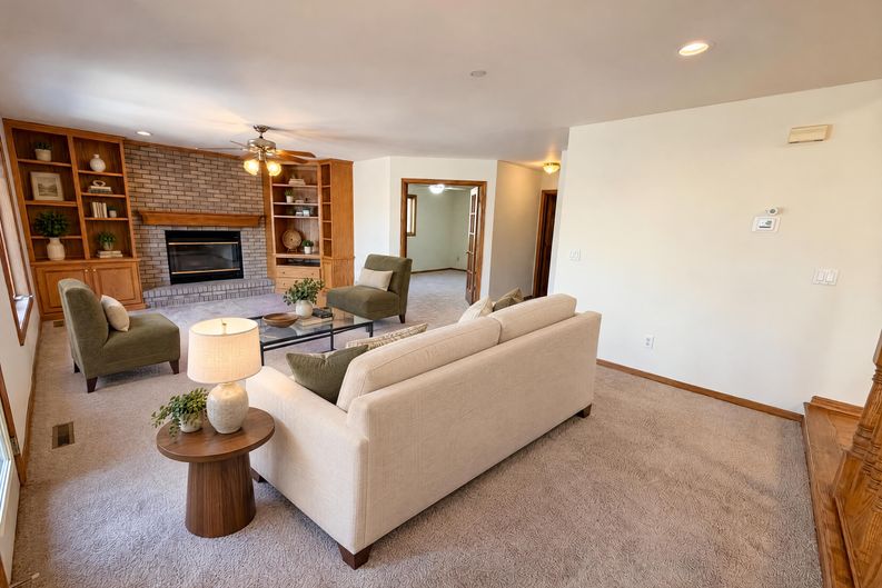 Photo 3 of 38 of 8433 Upland Ln N, Maple Grove, MN